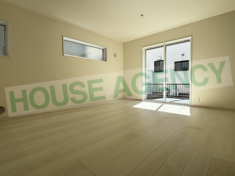 ご家族が集まるリビングはゆとりある室内(居間)