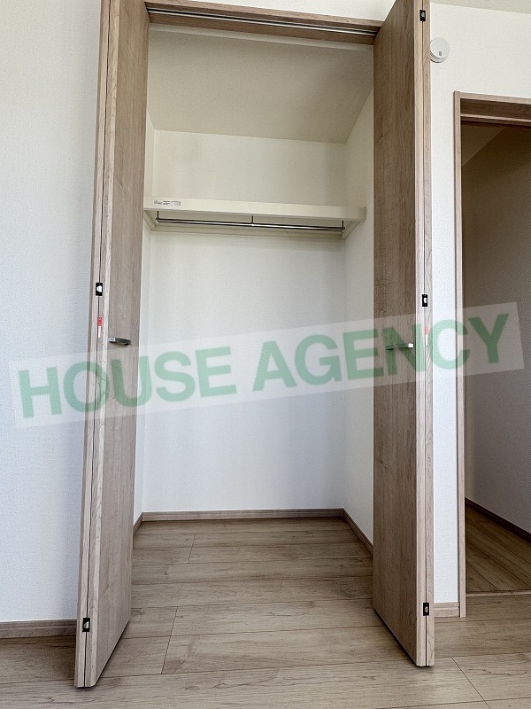 北側洋室　収納(内装)