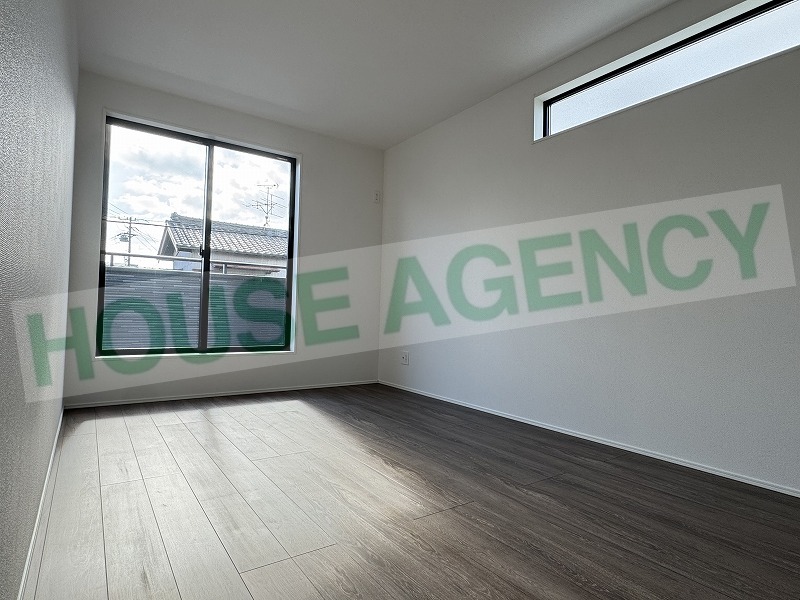 2階　東側8帖の洋室(内装)