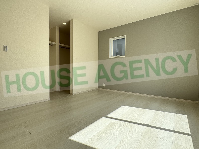 南側洋室はお洒落なアクセントクロス(内装)