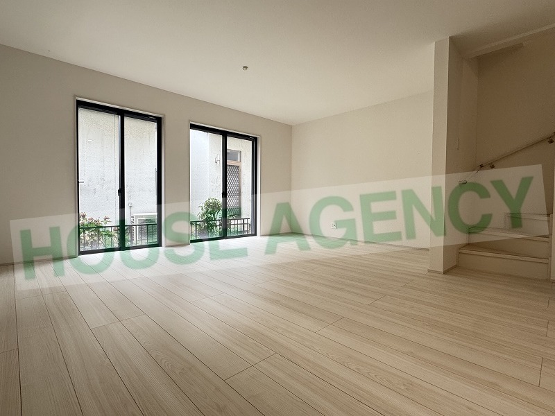 ご家族が集まるリビングはゆとりある室内(居間)