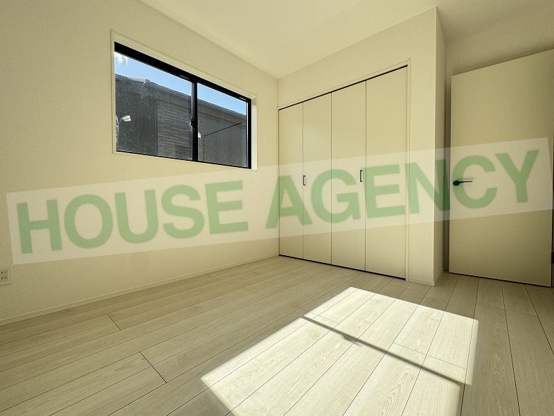 2階　中央5.25帖の洋室(内装)