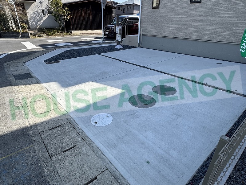 駐車しやすい広々スペース