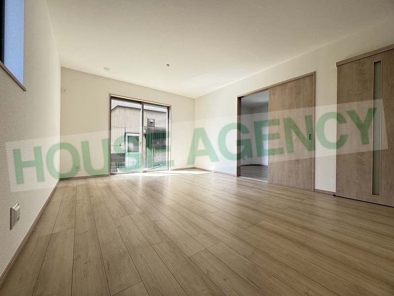 ご家族が集まるリビングはゆとりある室内(居間)