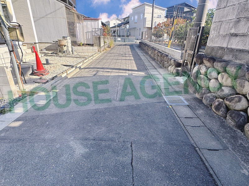 南側前面道路（幅員約4ｍ）