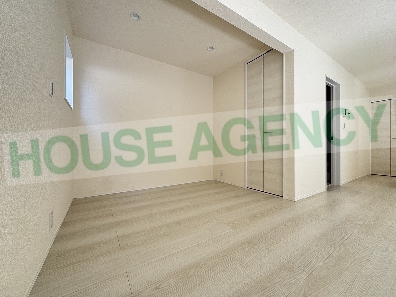 リビング横には3帖のフリースペース(居間)