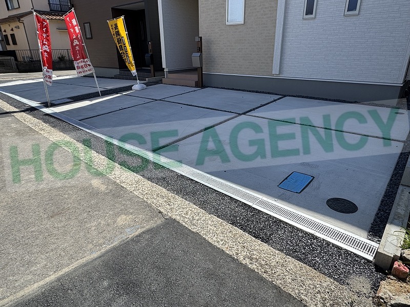 駐車しやすい広々スペース