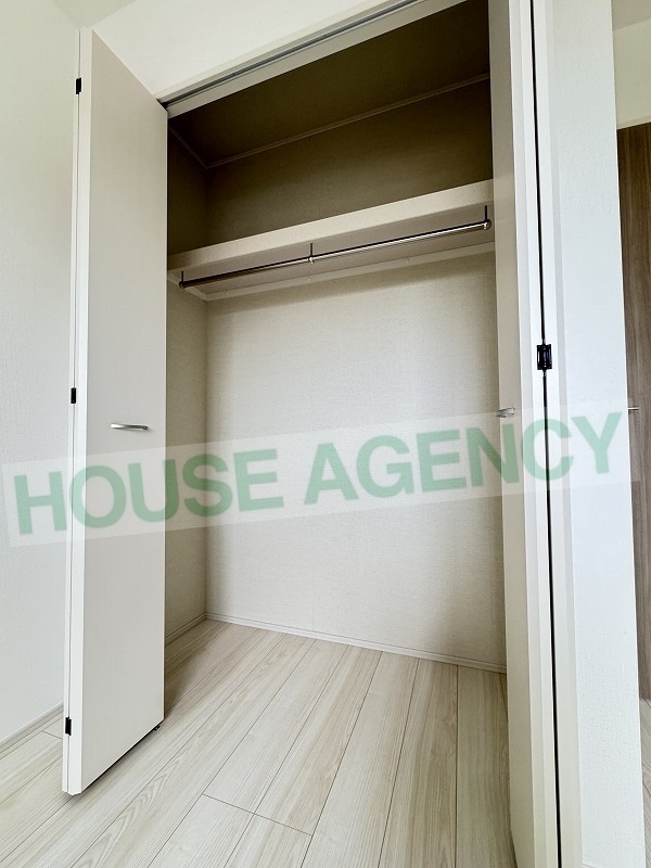 北東側洋室　収納(内装)