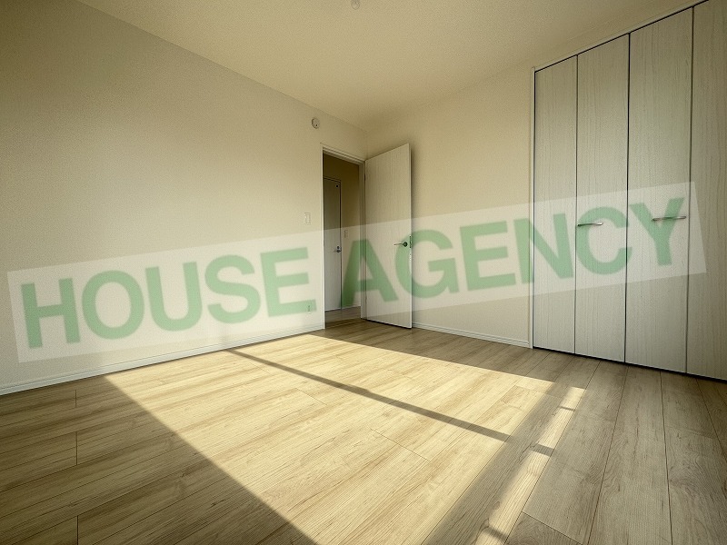 2階　中央6.12帖の洋室(内装)