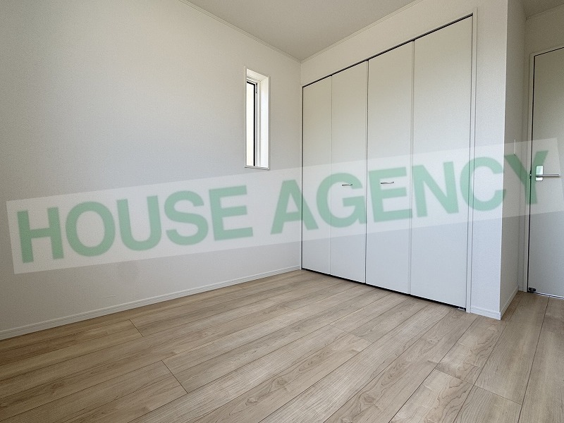 2階　南東側5帖の洋室(内装)