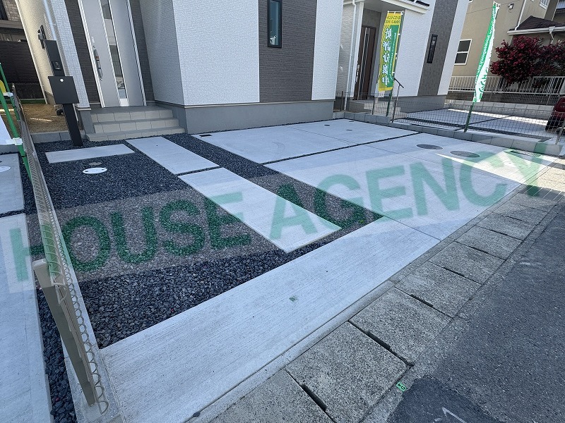 駐車しやすい広々スペース