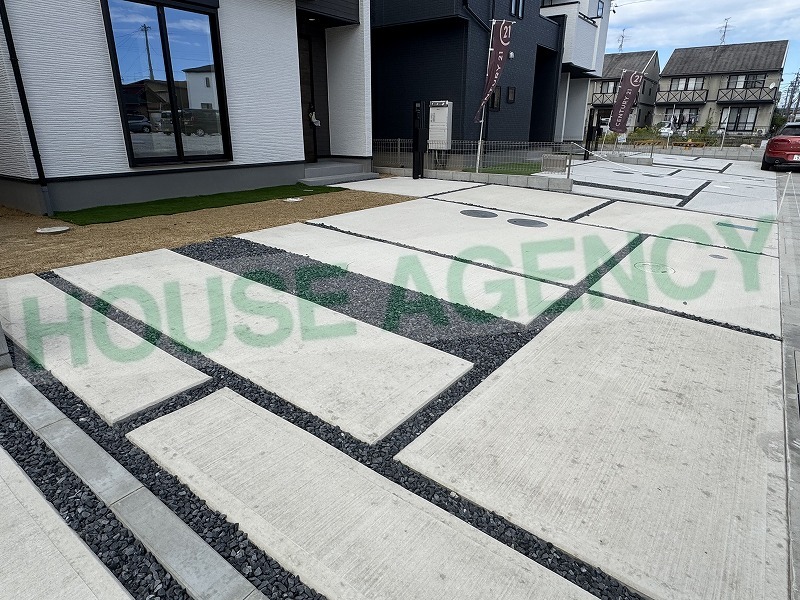 駐車しやすい広々スペース