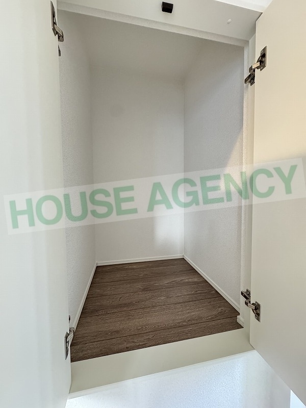 あると便利な2階通路収納(内装)